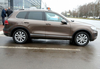 Подержанный автомобиль Volkswagen Touareg 2012 года (7 фото)