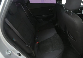 Подержанный автомобиль Kia Rio Sedan 2015 года (11 фото)