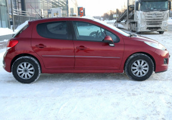Подержанный автомобиль Peugeot 207 Hatchback 2010 года (7 фото)