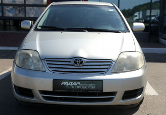 Подержанный автомобиль Toyota Corolla Sedan 2004 года (2 фото)