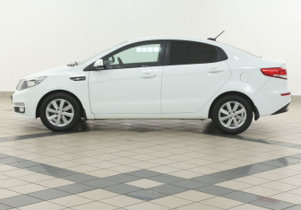 Подержанный автомобиль Kia Rio Sedan 2017 года (7 фото)