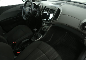 Подержанный автомобиль Chevrolet Aveo Sedan 2014 года (9 фото)