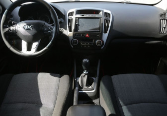 Подержанный автомобиль Kia Ceed Wagon 2010 года (12 фото)
