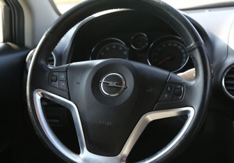 Подержанный автомобиль Opel Antara 2014 года (16 фото)