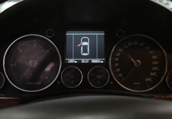 Подержанный автомобиль Volkswagen Touareg 2005 года (9 фото)