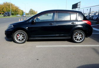 Подержанный автомобиль Nissan Tiida Hatchback 2007 года (8 фото)