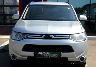 Подержанный автомобиль Mitsubishi Outlander 2013 года (2 фото)