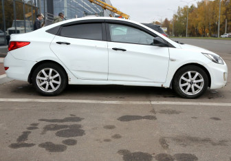 Подержанный автомобиль Hyundai Solaris Sedan 2011 года (7 фото)
