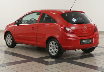 Подержанный автомобиль Opel Corsa 2007 года (2 фото)
