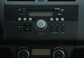 Подержанный автомобиль Suzuki Swift Hatchback 2007 года (13 фото)
