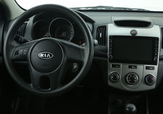 Подержанный автомобиль Kia Cerato Sedan 2010 года (14 фото)