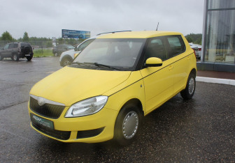 Подержанный автомобиль Skoda Fabia Hatchback 2012 года (3 фото)