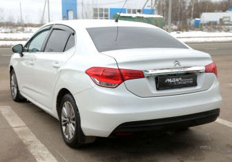 Подержанный автомобиль Citroen C4 Sedan 2013 года (4 фото)