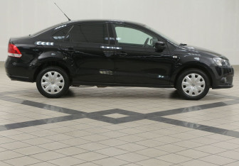 Подержанный автомобиль Volkswagen Polo Sedan 2012 года (5 фото)