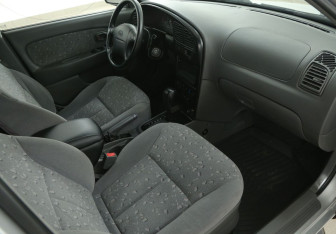 Подержанный автомобиль Kia Spectra Sedan 2008 года (9 фото)