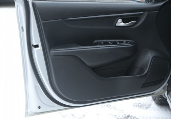 Подержанный автомобиль Kia Rio Sedan 2018 года (21 фото)