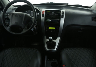 Подержанный автомобиль Hyundai Tucson 2008 года (12 фото)