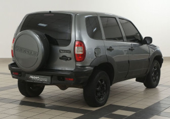 Подержанный автомобиль Chevrolet Niva 2004 года (4 фото)