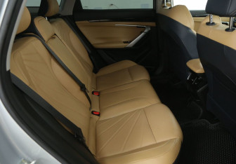 Подержанный автомобиль Geely Atlas 2023 года (12 фото)