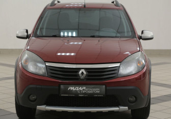 Подержанный автомобиль Renault Sandero 2014 года (6 фото)