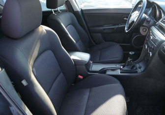 Подержанный автомобиль Mazda 3 Hatchback 2006 года (10 фото)