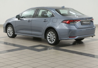 Подержанный автомобиль Toyota Corolla Sedan 2019 года (2 фото)