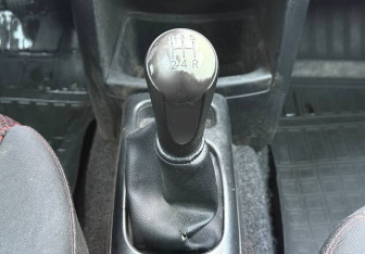 Подержанный автомобиль Nissan Note 2007 года (12 фото)