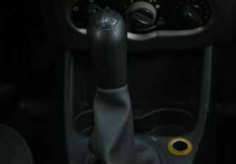 Подержанный автомобиль Renault Sandero 2010 года (15 фото)