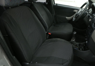 Подержанный автомобиль Renault Logan Sedan 2013 года (10 фото)