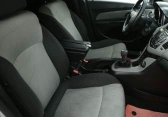 Подержанный автомобиль Chevrolet Cruze Sedan 2012 года (10 фото)