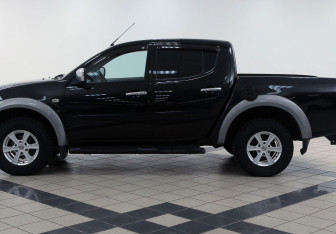 Подержанный автомобиль Mitsubishi L200 2012 года (5 фото)