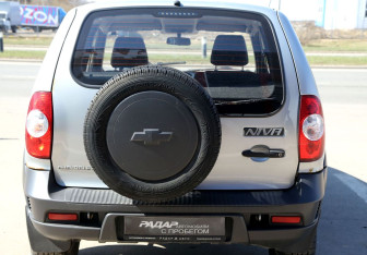 Подержанный автомобиль Chevrolet Niva 2014 года (5 фото)