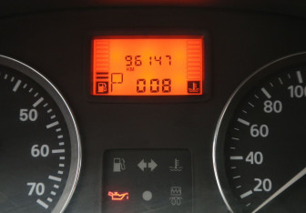 Подержанный автомобиль Renault Sandero 2011 года (17 фото)