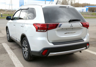 Подержанный автомобиль Mitsubishi Outlander 2015 года (4 фото)