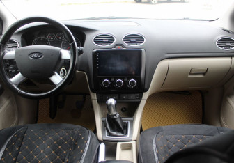Подержанный автомобиль Ford Focus Wagon 2006 года (13 фото)