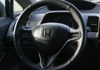 Подержанный автомобиль Honda Civic Sedan 2008 года (16 фото)