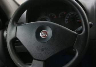 Подержанный автомобиль Fiat Albea 2011 года (16 фото)