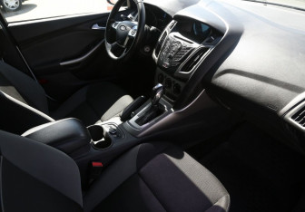 Подержанный автомобиль Ford Focus Hatchback 2014 года (9 фото)
