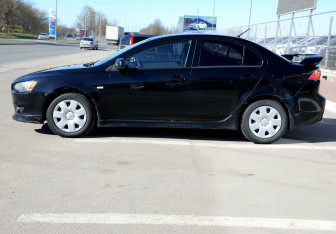 Подержанный автомобиль Mitsubishi Lancer Sedan 2008 года (8 фото)