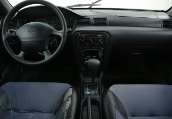 Подержанный автомобиль Nissan Sentra Sedan 1999 года (12 фото)