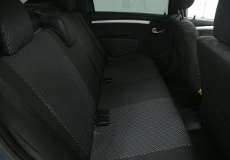 Подержанный автомобиль Renault Logan Sedan 2012 года (11 фото)