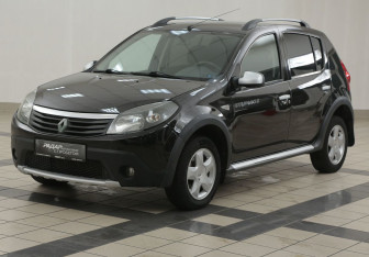 Подержанный автомобиль Renault Sandero 2011 года (8 фото)