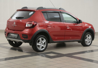 Подержанный автомобиль Renault Sandero 2018 года (4 фото)