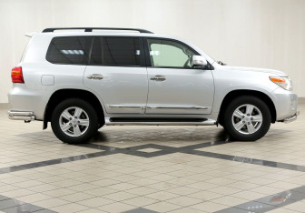 Подержанный автомобиль Toyota Land Cruiser Suv 2013 года (5 фото)