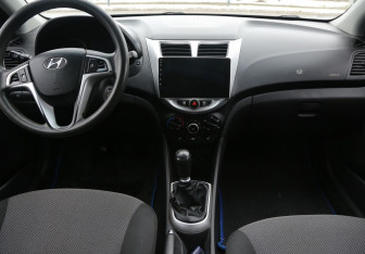Подержанный автомобиль Hyundai Solaris Hatchback 2011 года (12 фото)