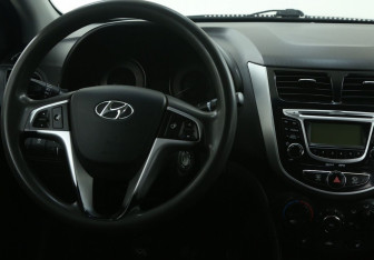Подержанный автомобиль Hyundai Solaris Sedan 2013 года (14 фото)