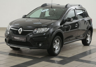 Подержанный автомобиль Renault Sandero 2016 года (8 фото)