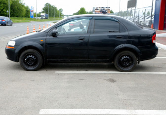 Подержанный автомобиль Chevrolet Aveo Sedan 2004 года (8 фото)