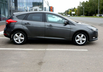 Подержанный автомобиль Ford Focus Hatchback 2015 года (7 фото)