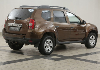 Подержанный автомобиль Renault Duster 2014 года (4 фото)